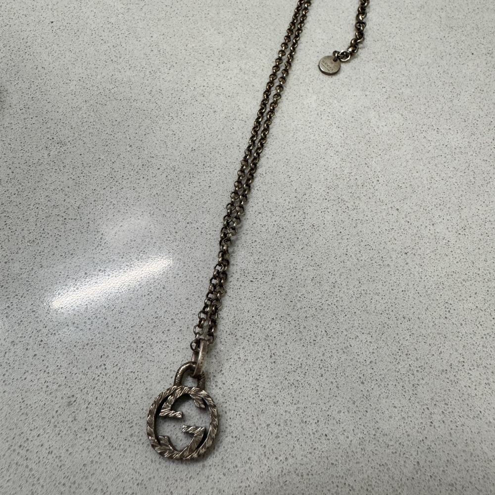 Authentic Gucci Interlocking Textured G Sterling Silver Pendant Necklace - Picture 2 of 5